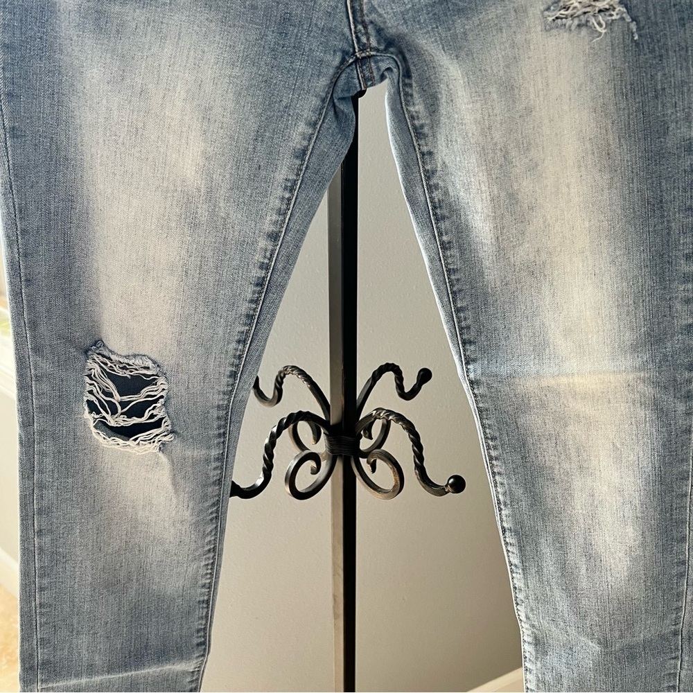 Aeropostale distressed, skinny jeans - Picture 3 of 10